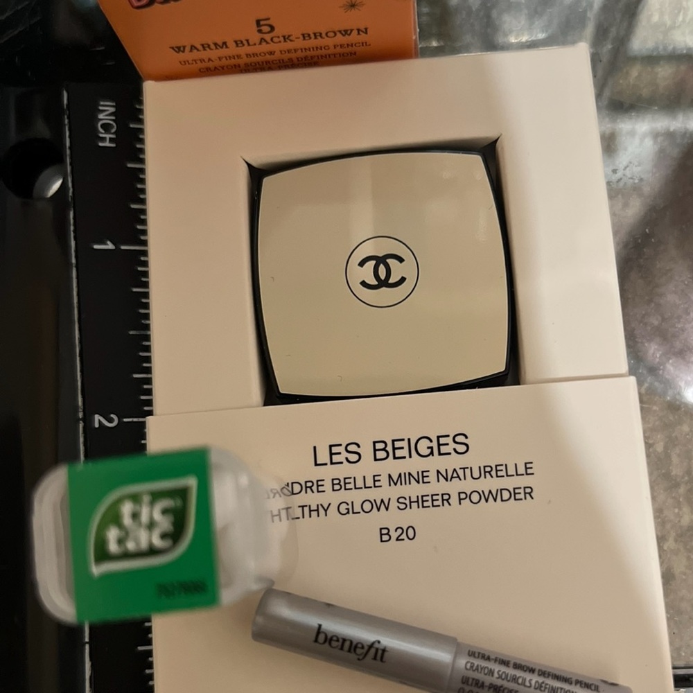 Mini LES BEIGES
POUDRE BELLE MINE NATURELLE HEALTHY GLOW SHEER POWDER bundle - Picture 4 of 6